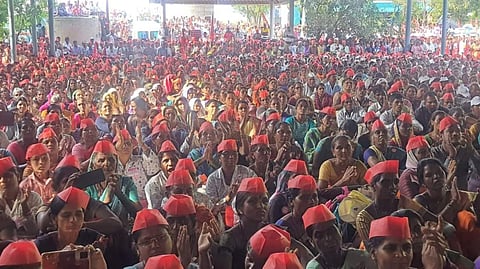 কৃষকদের সাথে বৈঠকে মহারাষ্ট্রের মন্ত্রীরা