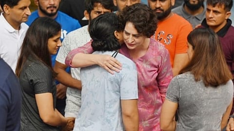 কুস্তিগীরদের পাশে প্রিয়াঙ্কা গান্ধী