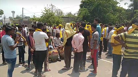 কুড়মি সম্প্রদায়ের পথ অবরোধ