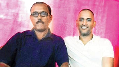 কেশব বন্দোপাধ্যায়ের সাথে ধোনি