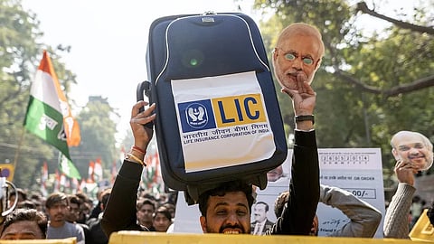 এক বছরে LIC-র শেয়ার মার্কেটে ক্ষতি ১.৯ লক্ষ কোটি! 'Modani' বলে কেন্দ্রকে খোঁচা কংগ্রেসের