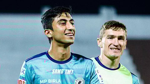 ডানদিকে স্লাভকো ড্যামজানোভিচ