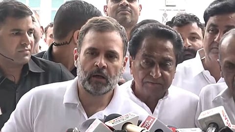 নয়াদিল্লীতে বৈঠকের পর সাংবাদিকদের মুখোমুখি রাহুল গান্ধী ও কমল নাথ