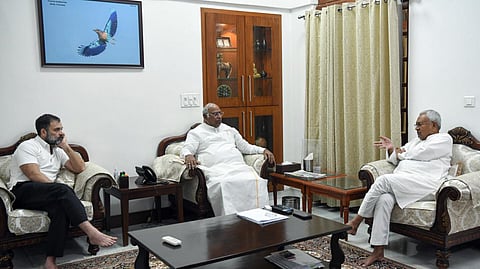 নীতীশের সাথে বৈঠকে মল্লিকার্জুন খাড়গে ও রাহুল গান্ধী