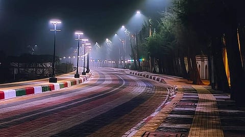 বাংলাদেশের রাস্তার ছবিকে শ্রীনগরের বুলেভার্ড রোডের ছবি বলে প্রচার জম্মু-কাশ্মীর প্রশাসনের