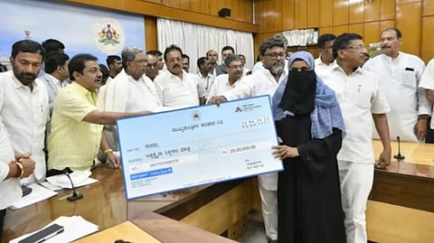 সাম্প্রদায়িক হিংসায় মৃতদের পরিবারকে ২৫ লক্ষ টাকা করে ক্ষতিপূরণ