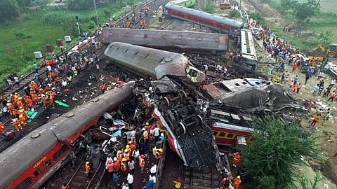 দুর্ঘটনাগ্রস্ত ট্রেন