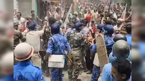 মুর্শিদাবাদের ডোমকলে তৃণমূলের সাথে সিপিআইএমের সংঘর্ষ