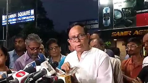 রাজ্য নির্বাচন কমিশন দপ্তরের সামনে সাংবাদিকদের মুখোমুখি মহম্মদ সেলিম