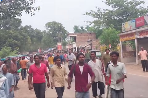 মুর্শিদাবাদের রাণীনগরে মনোনয়ন জমা দেওয়া নিয়ে বাম কংগ্রেস সংঘর্ষ