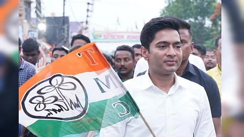 কত সম্পত্তির মালিক অভিষেক