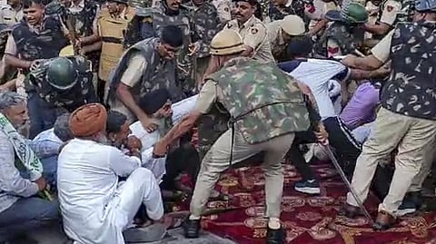 পুলিশের লাঠিচার্জ