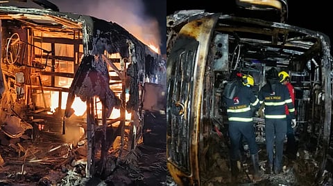 পুড়ে যাওয়া বাসটি