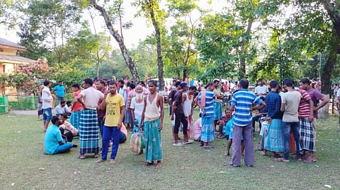 অসমের ছত্রশালে আশ্রয় নেওয়া পরিবার