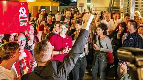 উচ্ছ্বসিত কমিউনিস্ট কর্মী-সমর্থক