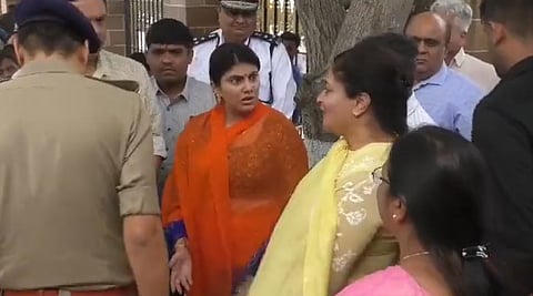 রিভাবা জাদেজার সঙ্গে অন্য দুই বিজেপি নেত্রীর বিবাদ