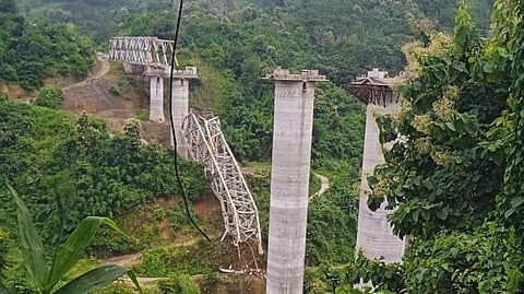 ভেঙে পড়া ব্রিজ