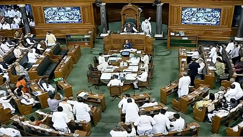 মঙ্গলবারও বেলা ২টা পর্যন্ত স্থগিত লোকসভার অধিবেশন, পরবর্তী ধাপে আরও বাড়তে পারে অশান্তি