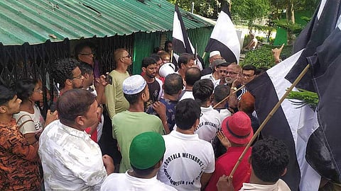 মহামেডান সমর্থকদের বিক্ষোভ