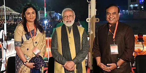 প্রধানমন্ত্রী নরেন্দ্র মোদীর সাথে সস্ত্রীক হেমন্ত বিশ্বশর্মা