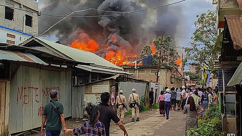জ্বলছে মণিপুর