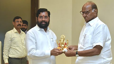 একনাথ শিন্ডে এবং শরদ পাওয়ার