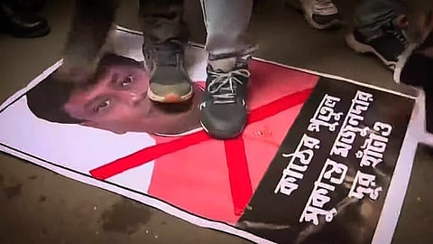 রাজ্য বিজেপি সভাপতি সুকান্ত মজুমদারের ছবি পা দিয়ে মাড়িয়ে দিচ্ছেন কর্মীরা