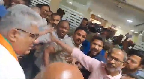 জব্বলপুরে বিক্ষোভের মুখে কেন্দ্রীয় মন্ত্রী ও বিজেপি নেতা ভূপেন্দ্র যাদব