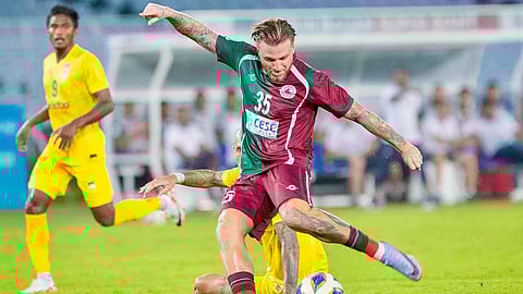 প্রথম গোলের সময় জেসন কামিংস