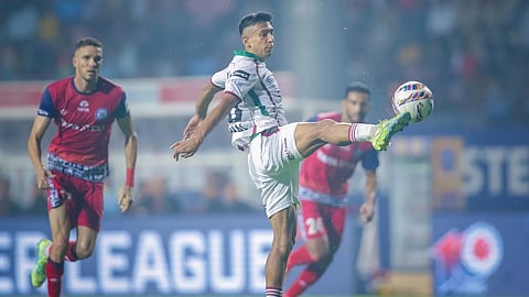 জামশেদপুর বনাম মোহনবাগান ম্যাচের দৃশ্য