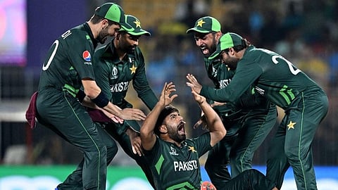 বিরাট ব্যবধানে ইংল্যান্ডকে হারাতে হবে পাক দলকে