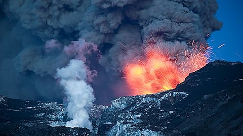 Iceland: ১৪ ঘন্টায় ৮০০ বার ভূমিকম্প! জরুরী অবস্থা জারি আইসল্যান্ডে