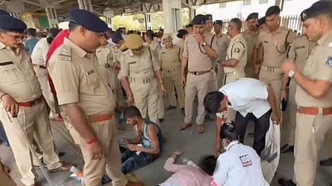 সুরাট স্টেশন