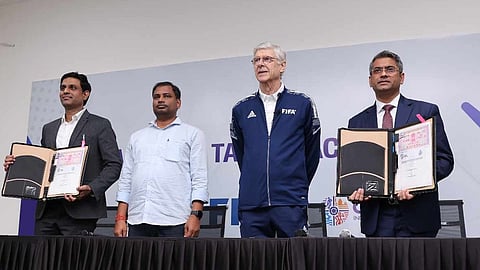 মৌ স্বাক্ষরের পর