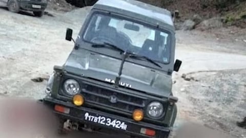 ক্ষতিগ্রস্ত সেনাবাহিনীর গাড়ি