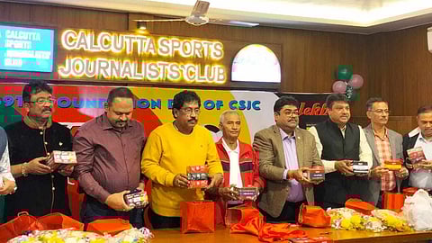 সুলেখা কালি হাতে বিশিষ্টজনরা