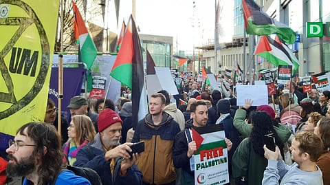 বারমিংহ্যামে প্যালেস্টাইনের প্রতি সংহতি জানিয়ে বিক্ষোভ মিছিল