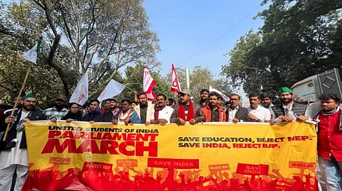 কেন্দ্রের নয়া শিক্ষানীতির বিরুদ্ধে যন্তর-মন্তরে বিক্ষোভ ১৬ বিরোধী ছাত্র সংগঠনের