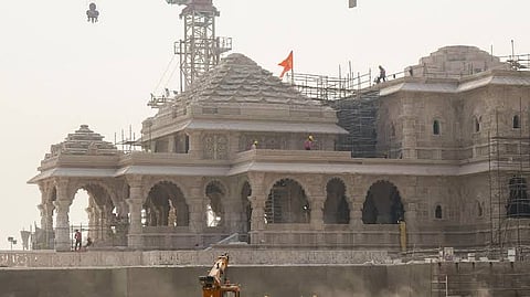 চলছে রাম মন্দির নির্মাণের কাজ