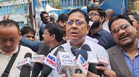 গত শনিবার খাদ্যভবনে বিক্ষোভের দিন সাংবাদিকদের মুখোমুখি সংগঠনের সাধারণ সম্পাদক বিশ্বম্ভর বসু