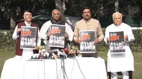 বিজেপির 'শ্বেতপত্র'-র আগেই 'কৃষ্ণপত্র' পেশ কংগ্রেসের! বেকারত্ব তুলে ধরে মোদীকে আক্রমণ খাড়গের