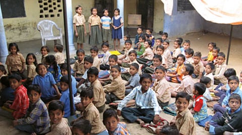 Gujarat: 'মডেল রাজ্য' গুজরাটে ৩৪১ স্কুলে মাত্র একটি করে ক্লাসরুম! বিধানসভায় তথ্য পেশ মন্ত্রীর