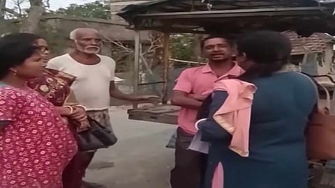 সমর্থনের বিনিময়ে টাকা পাইয়ে দেওয়ার আশ্বাস শাসকদলের