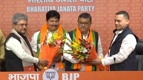 বিজেপিতে যোগ দেন অর্জুন সিং ও দিব্যেন্দু অধিকারী