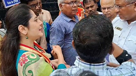 ভবানীপুরে প্রচারে বাধা বাম প্রার্থী সায়রাকে