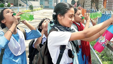 তাপপ্রবাহের জেরে এগিয়ে আনা হল সরকারি স্কুলগুলির গ্রীষ্মকালীন ছুটি