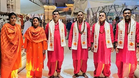 মন্দিরে পুলিশকর্মী