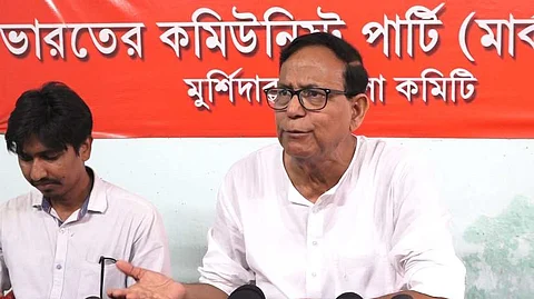 মুর্শিদাবাদে দলীয় দপ্তরে সাংবাদিক সম্মেলনে মহম্মদ সেলিম