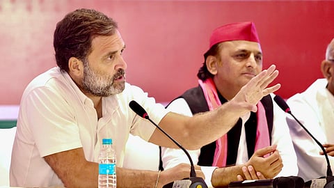 সাংবাদিক সম্মেলনে রাহুল গান্ধী এবং অখিলেশ যাদব