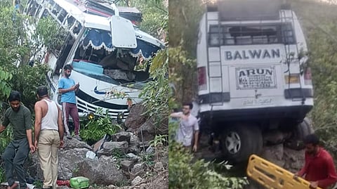 খাদে পড়ে যাওয়ার পর বাসটির অবস্থা